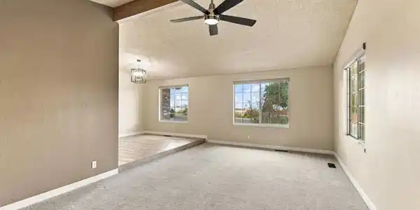 Image 4: 1731 Glen Oaks Drive (4 of 31)