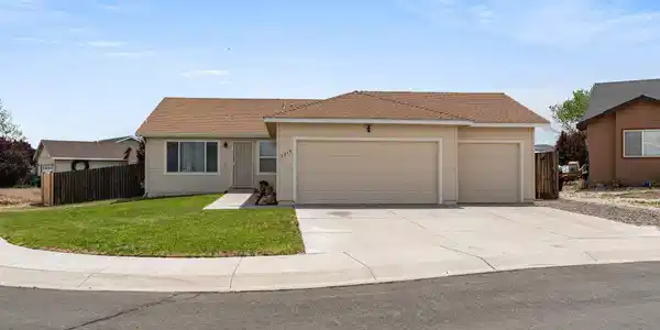 2215 Ellice Way