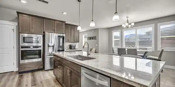 Image 3: 48-web-or-mls-944-los-alamitos-st