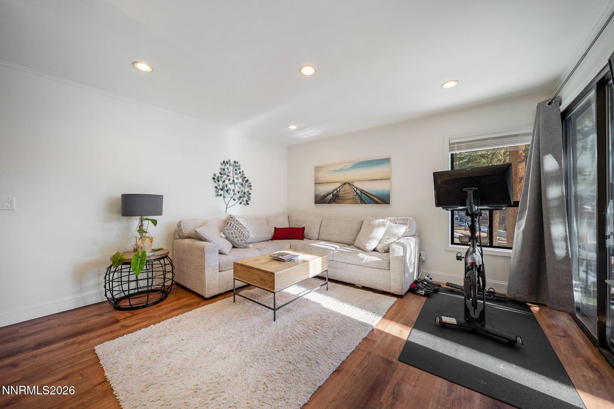 Image 2: 7-web-or-mls-699 Hogan Ct-4