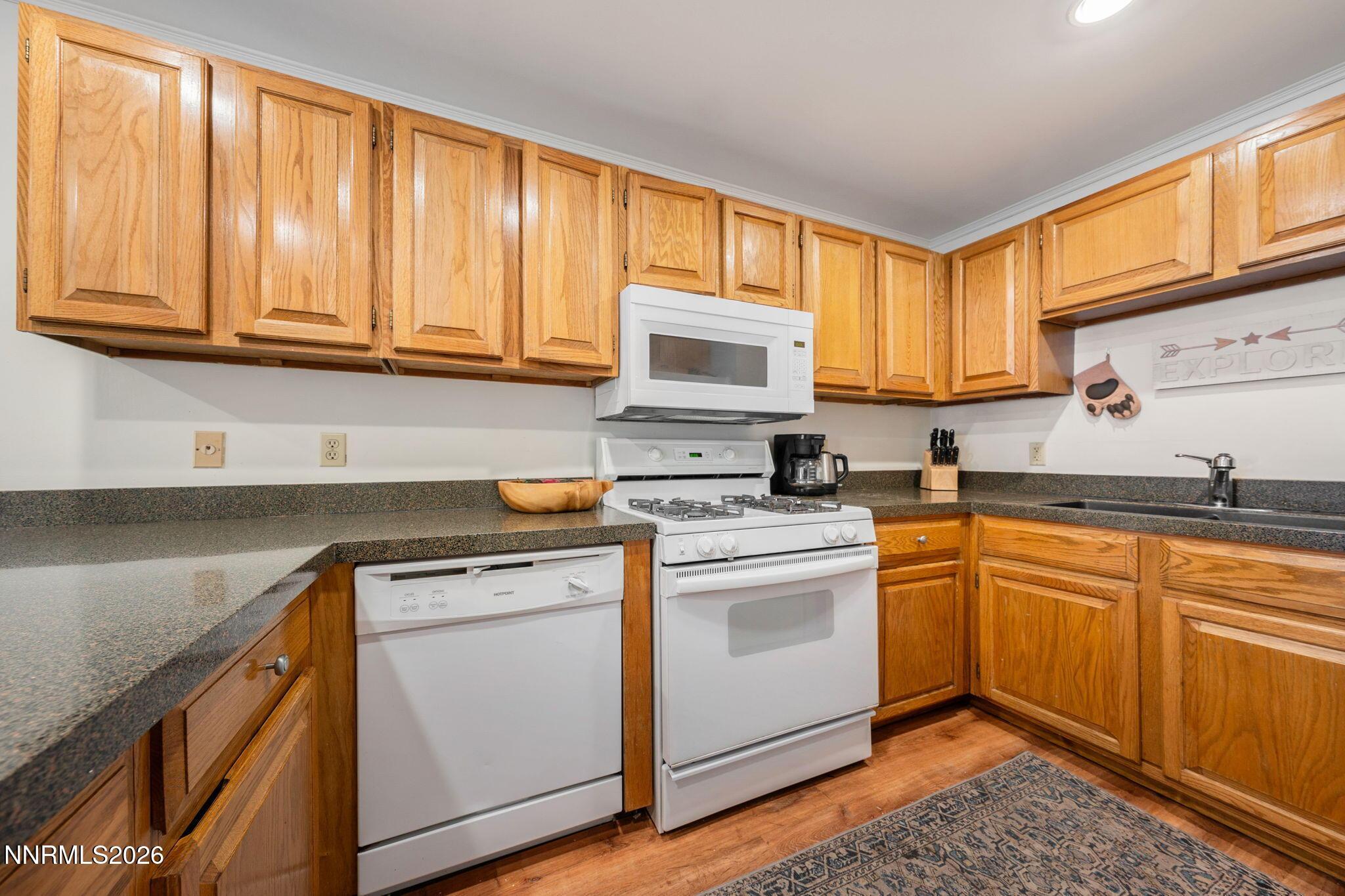 Image 4: 4-web-or-mls-699 Hogan Ct-2