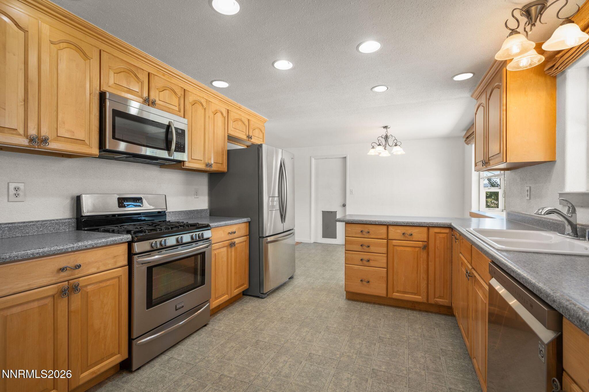 Image 4: 10-web-or-mls-A7404264