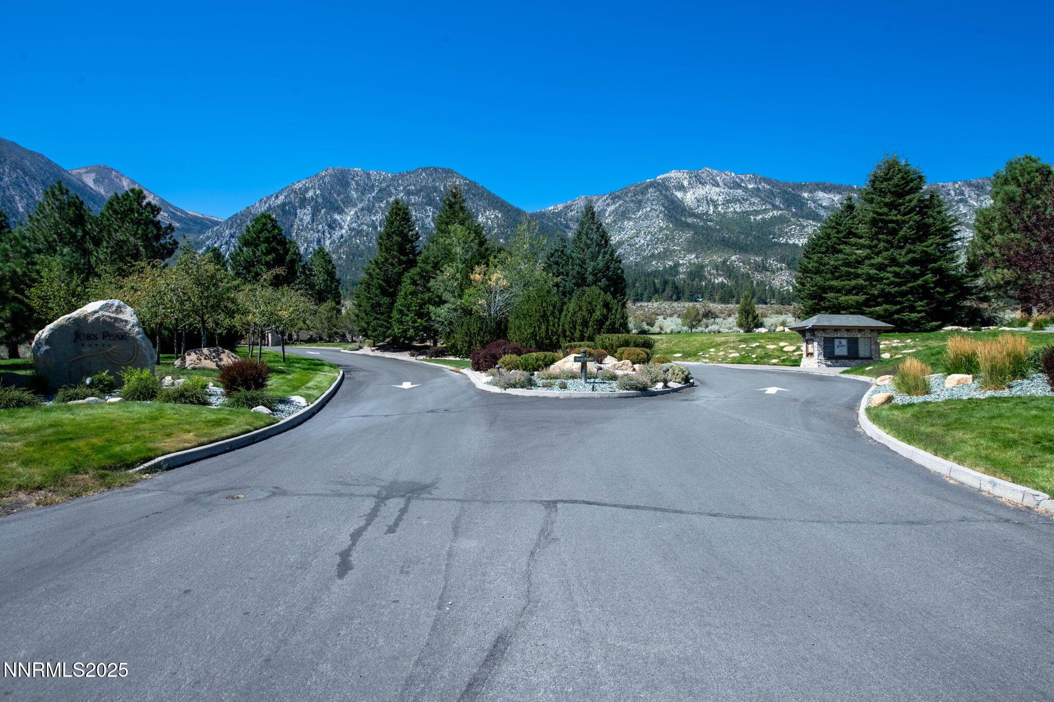 Image 4: 4-web-or-mls-DSC_1527-HDR