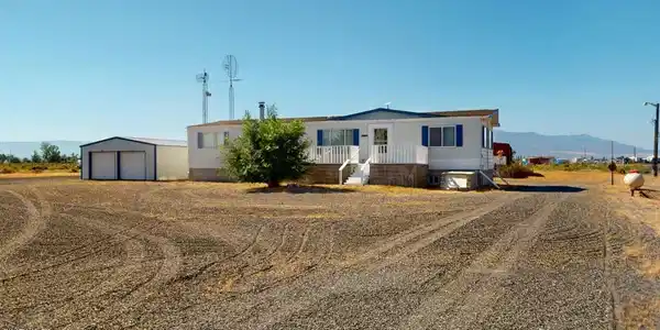 Image 2: Front and Garage