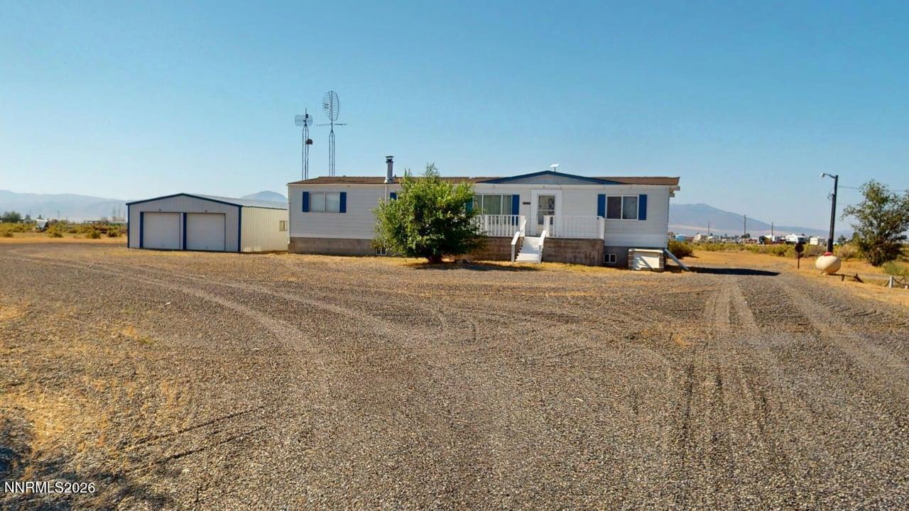 Image 3: Front and Garage