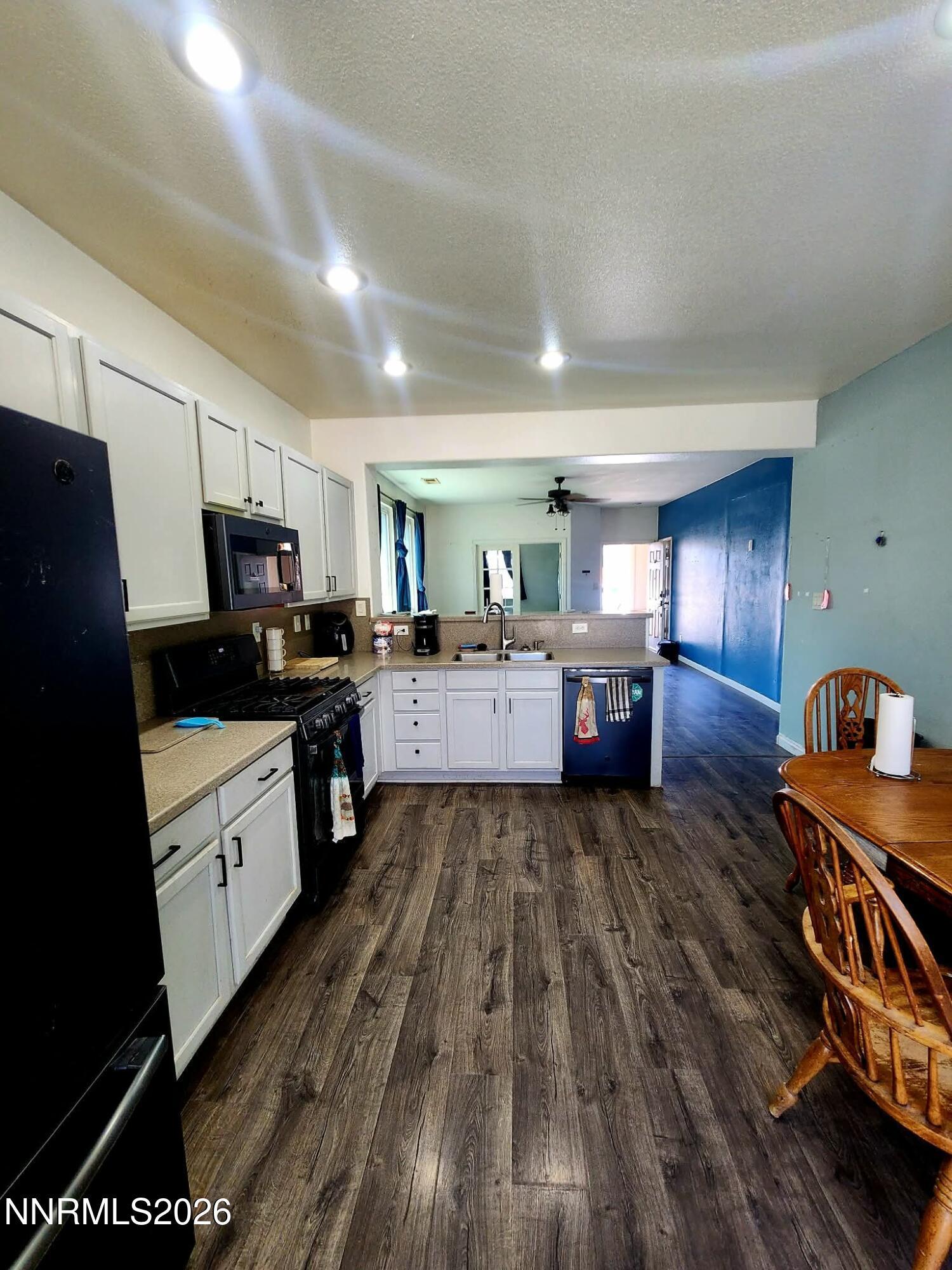 Image 3: kitchen1