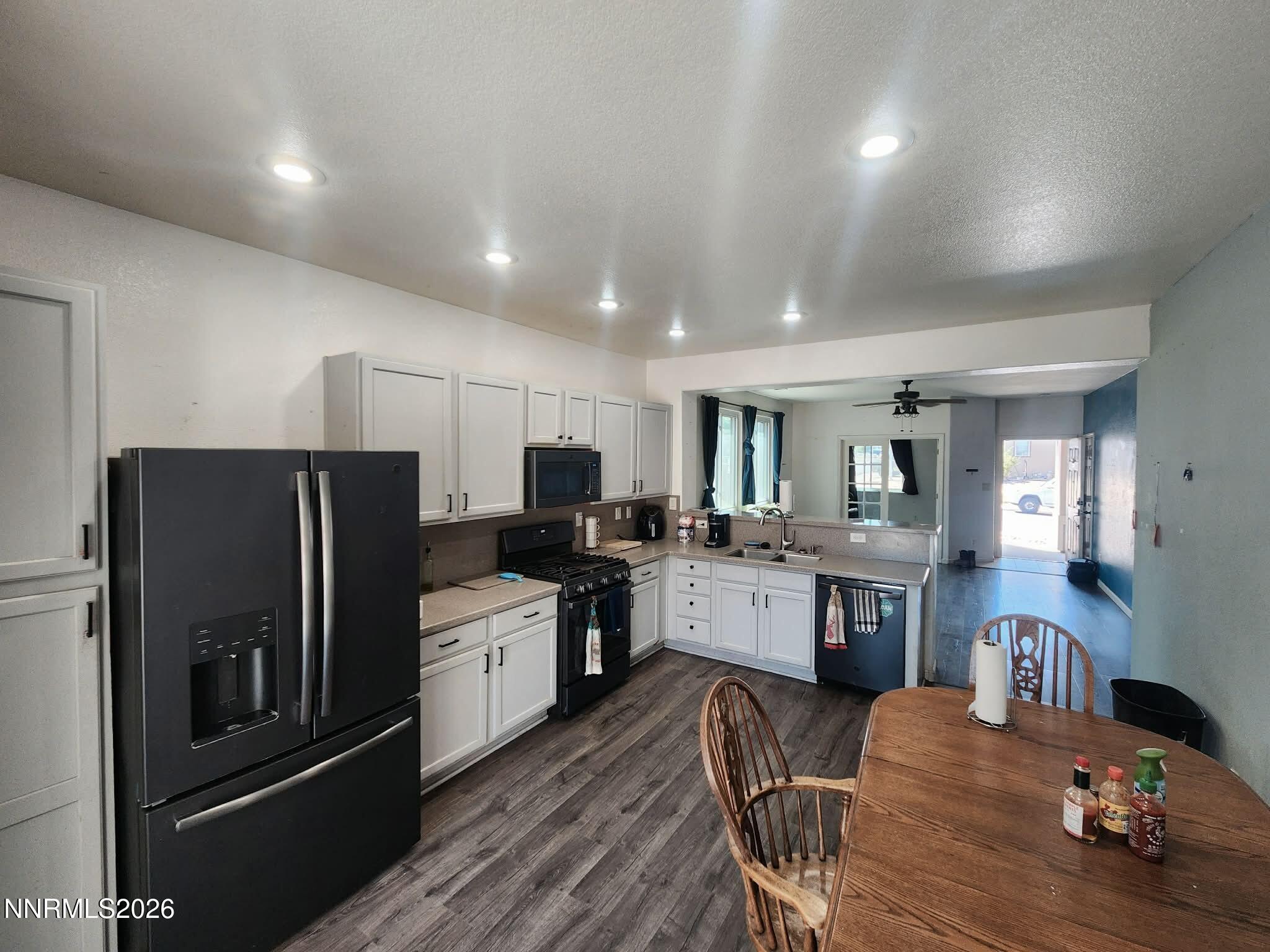 Image 4: kitchen2