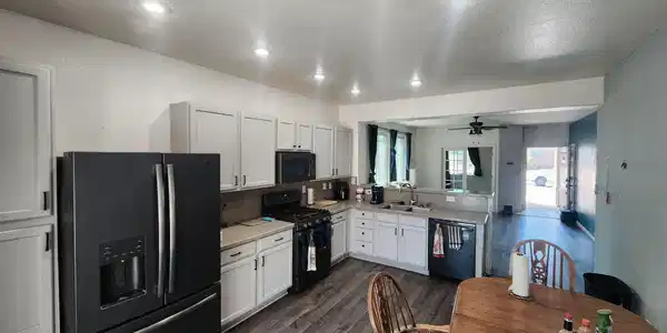 Image 4: kitchen2