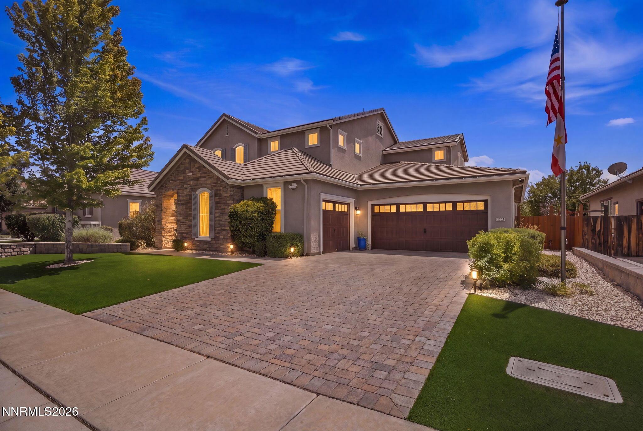 Image 1: 32-web-or-mls-Instant Twilight 4233 Blac