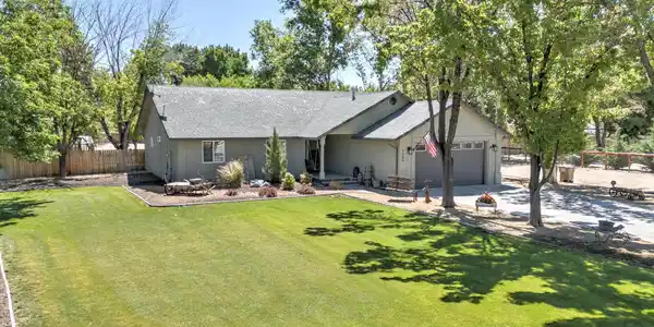 1085 Rosewood Drive