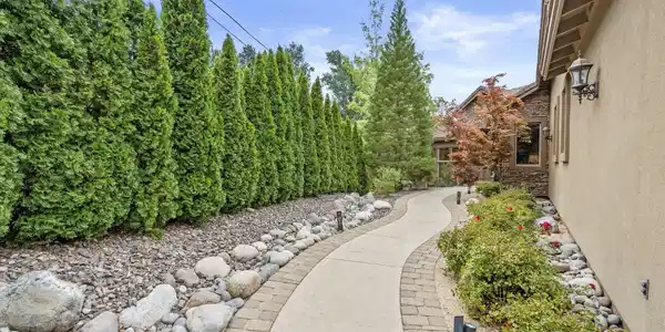 Image 2: 4-web-or-mls-DSC07470