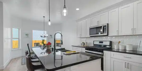 Image 4: Silverado Kitchen