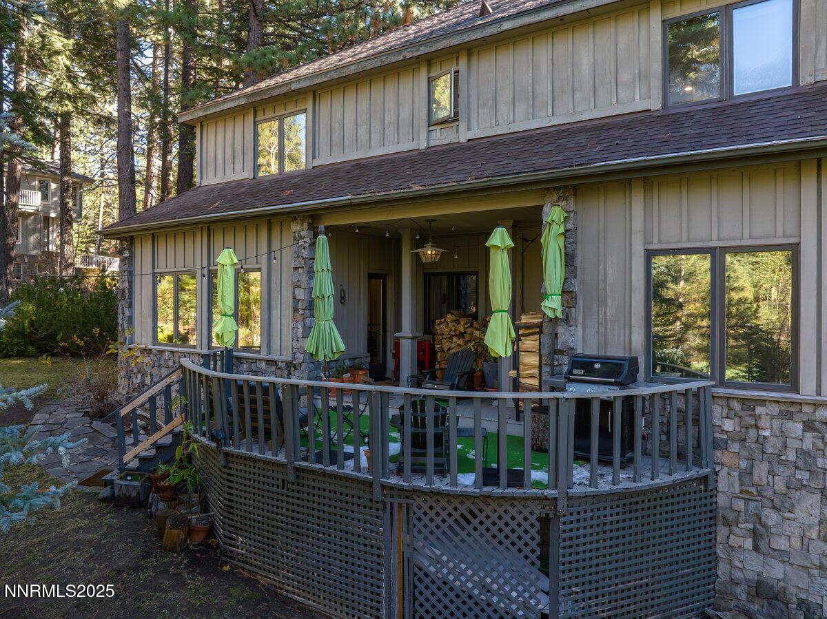 Image 3: Rear Exterior Deck