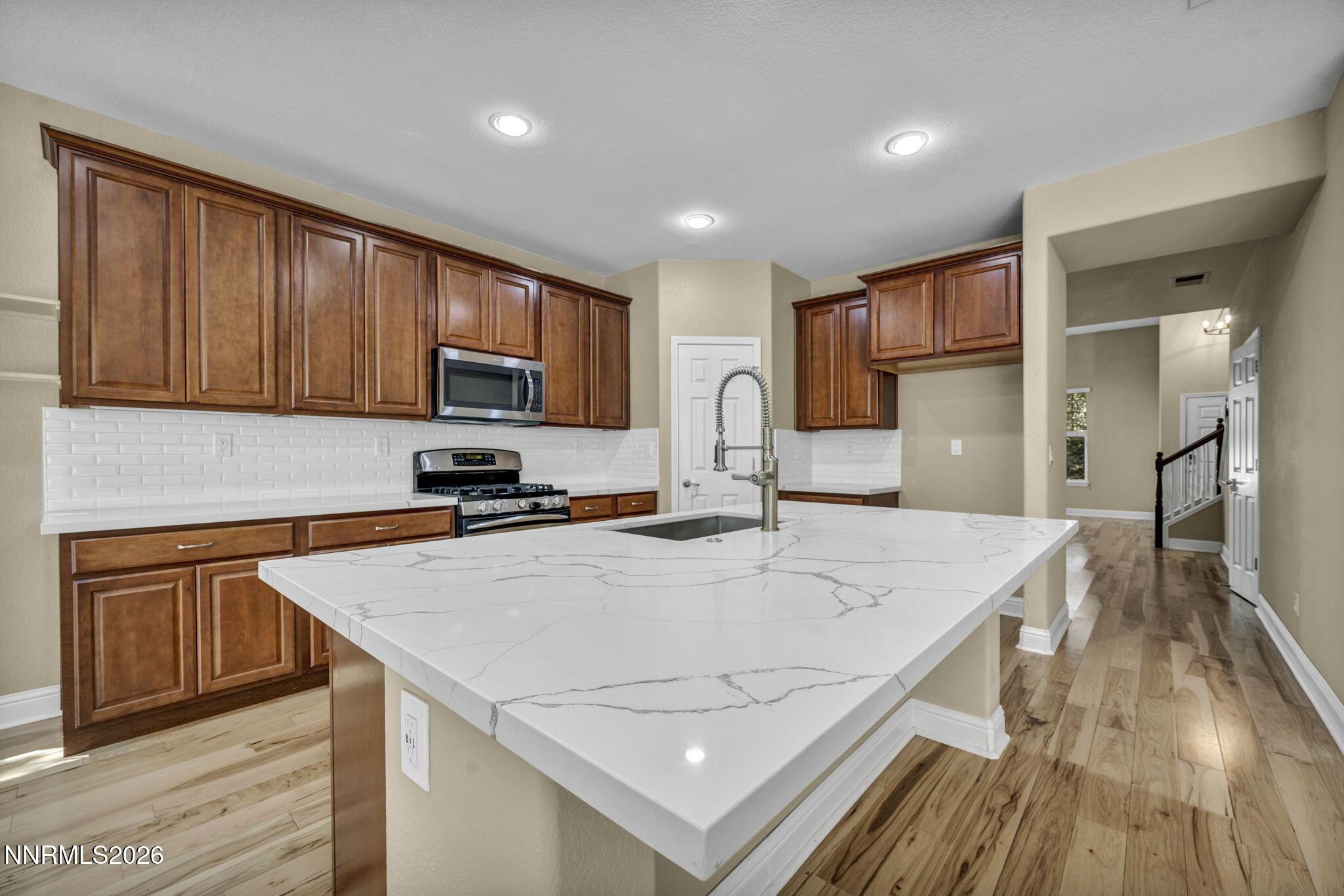 Image 4: 30-web-or-mls-520-needles-ct