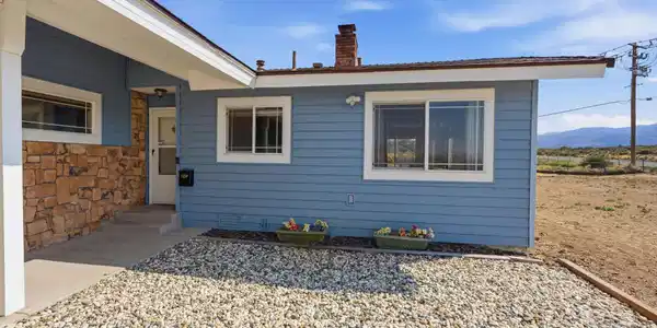 Image 3: Front