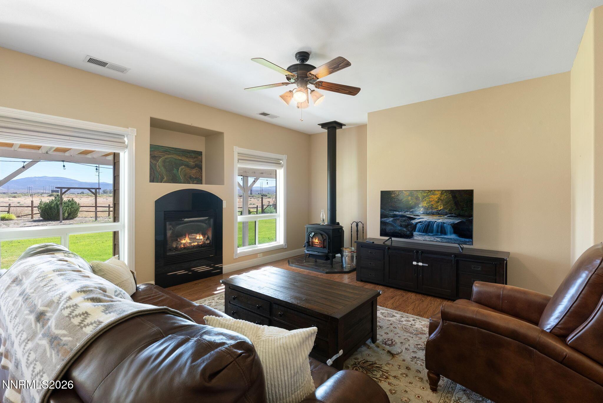 Image 3: 8-web-or-mls-1775 Buckhorn-9