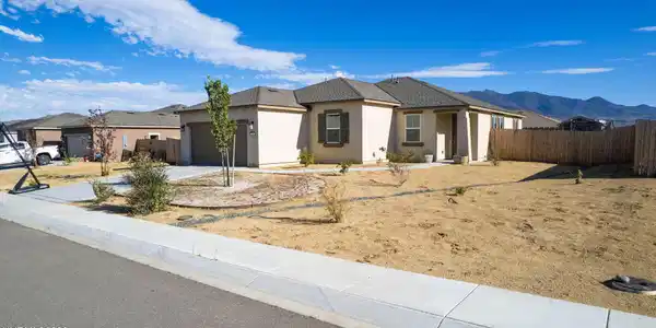 Image 2: 1-web-or-mls-DJI_0791