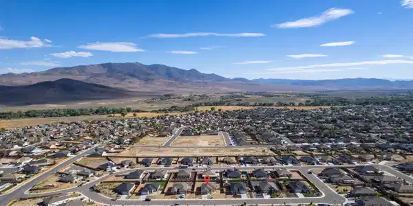 Image 3: 4-web-or-mls-DJI_0782-Edit
