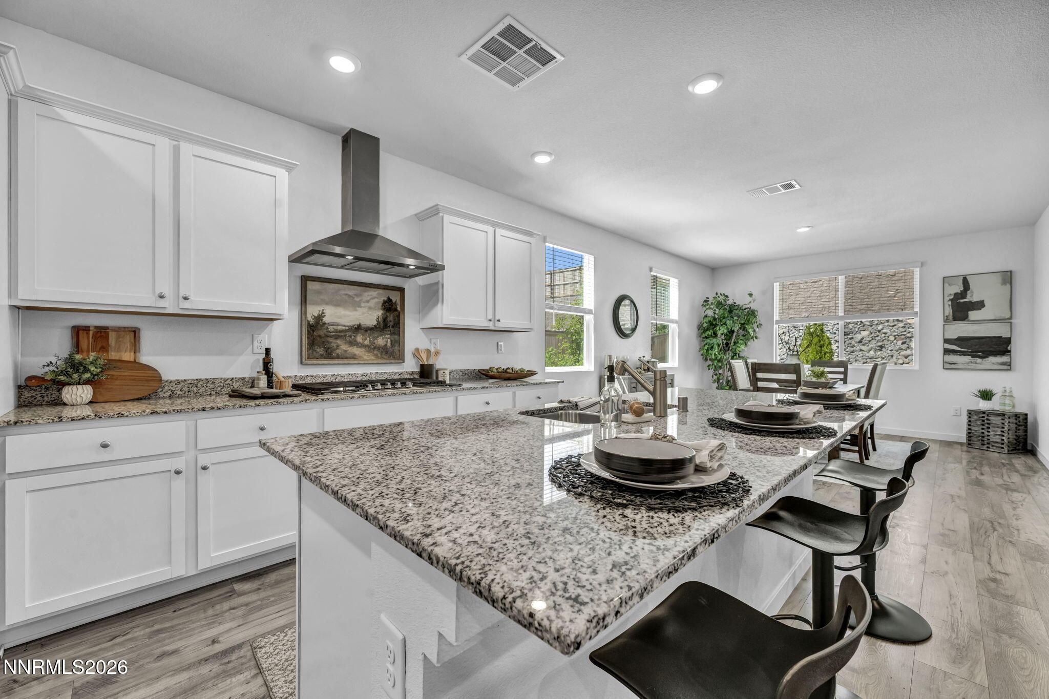Image 3: 64-web-or-mls-8405-fenhollow-dr