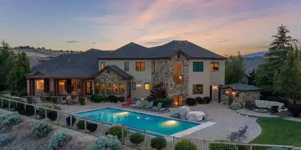 Image 3: 8-web-or-mls-2565 Old Waverly Drone-9