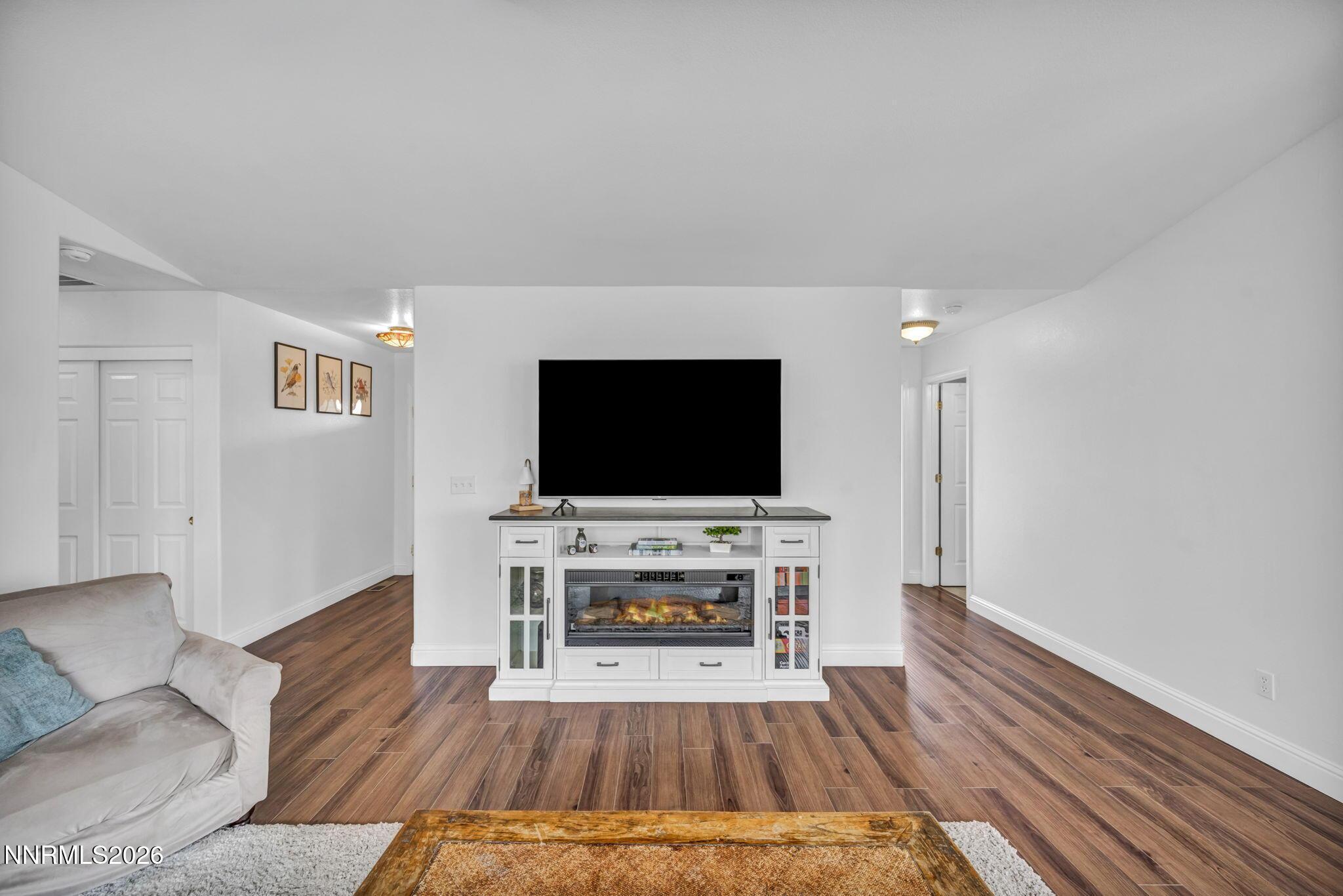 Image 3: 41-web-or-mls-112-walker-st