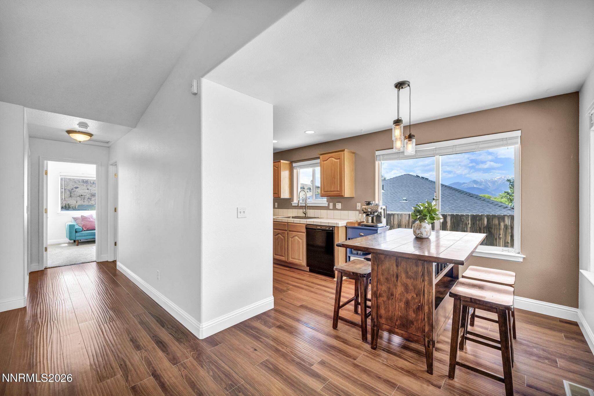 Image 4: 65-web-or-mls-112-walker-st