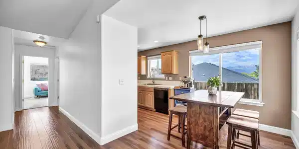 Image 4: 65-web-or-mls-112-walker-st