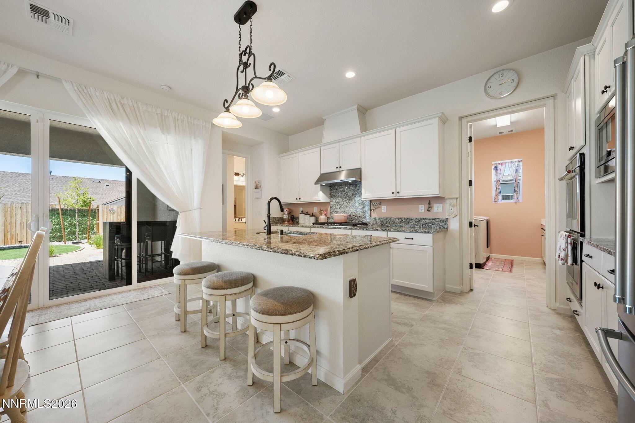 Image 4: kitchen