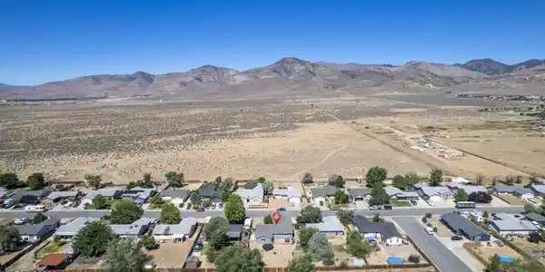Image 4: 4-web-or-mls-DJI_0351-Edit