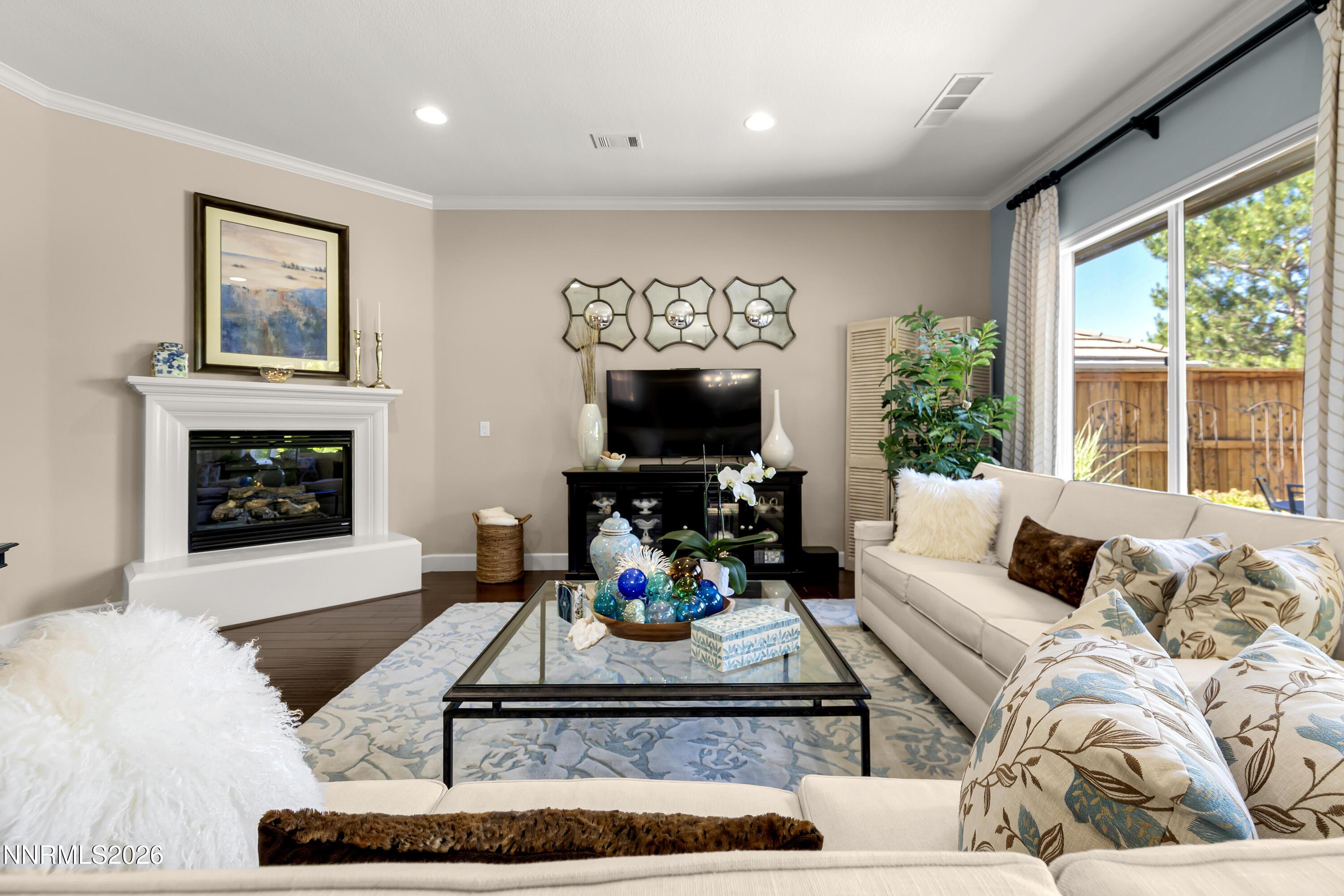 Image 4: living room 4