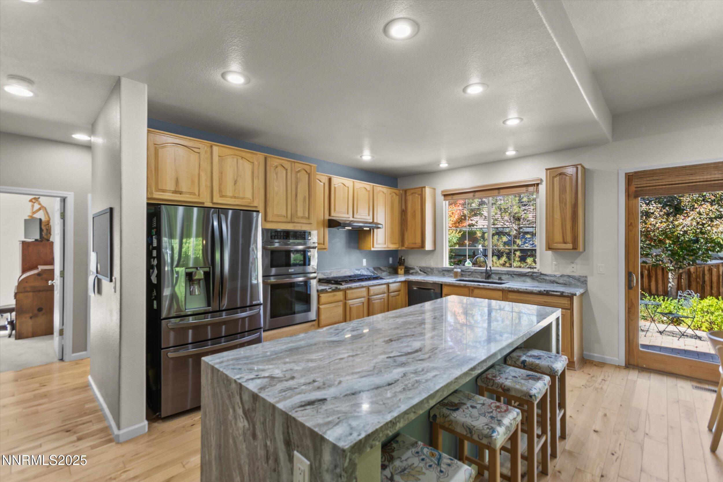 Image 4: 06-Kitchen