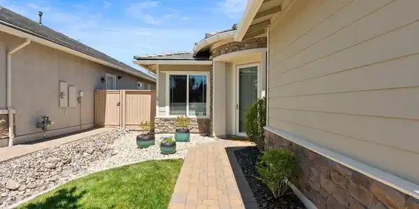 Image 4: 04-2151 Nasrullah Ln-103
