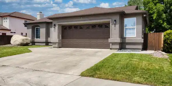 2560 Carriage Crest Drive