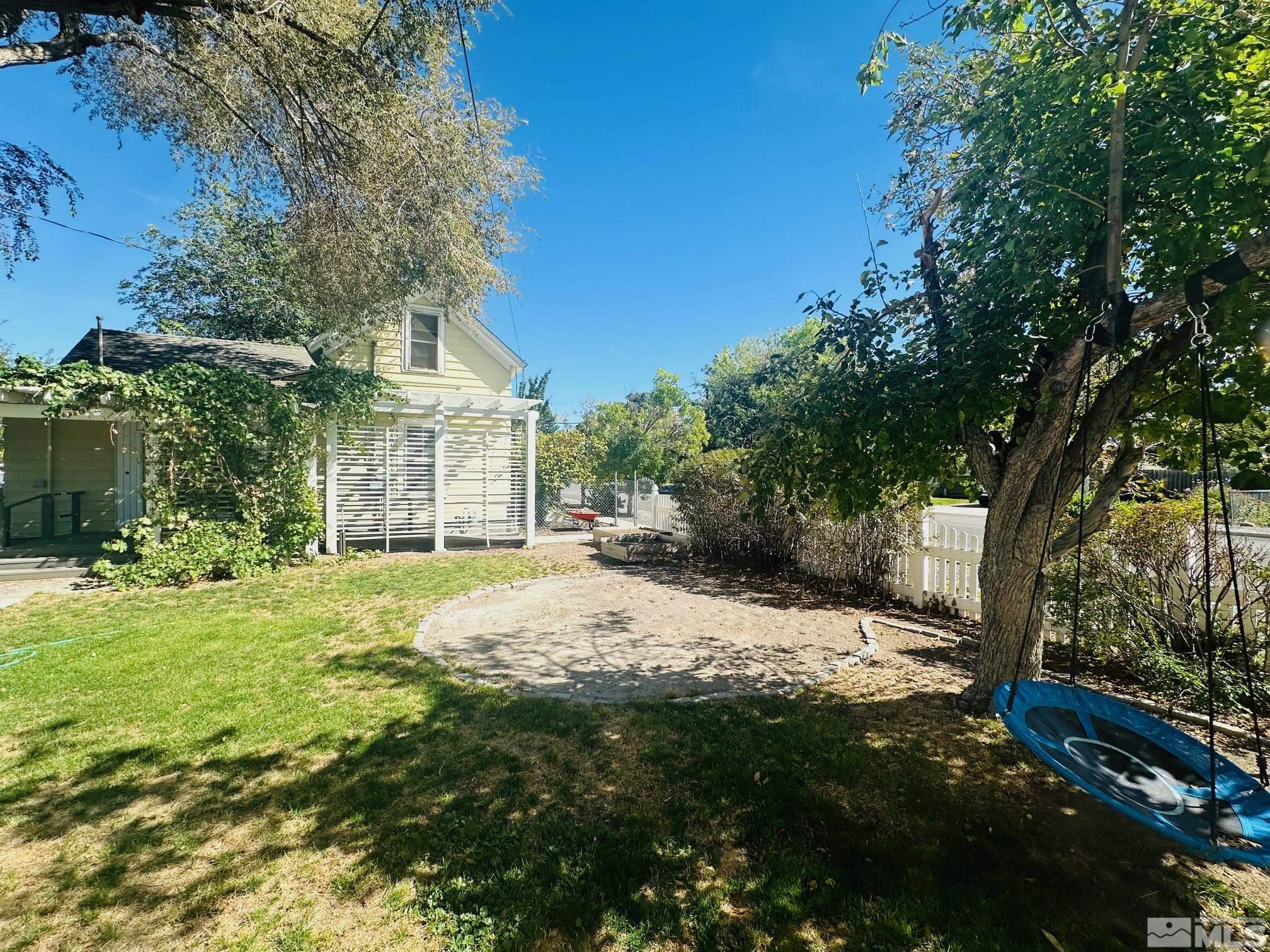 Image 3: Photo 3