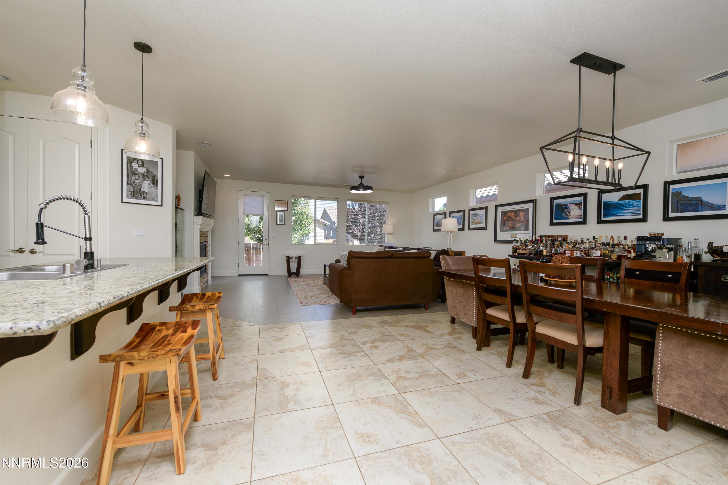 Image 3: Open Floor Plan