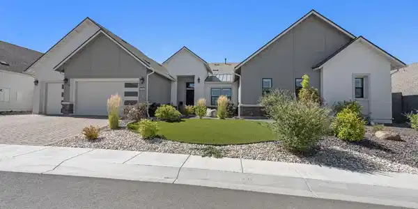 Image 2: 2-web-or-mls-DSC03247