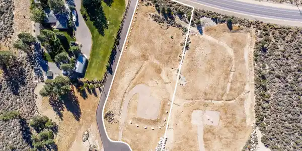 Image 3: 16-web-or-mls-395 lots-29 lot line