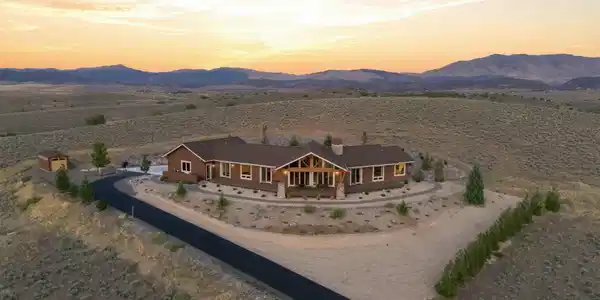 Image 2: 125-web-or-mls-1391 Hawkins Peak-125