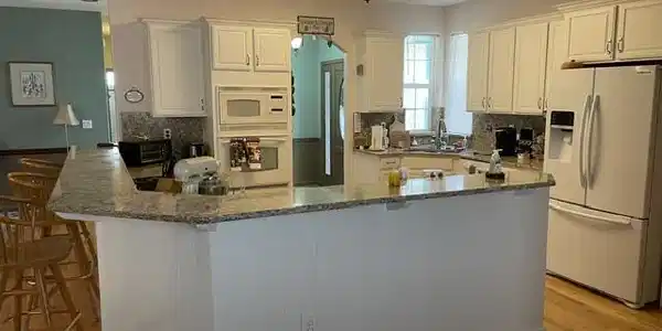 Image 4: Kitchen