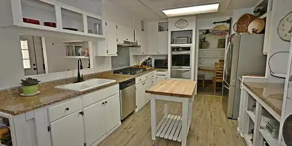 Image 4: meggs bryan kitchen 3