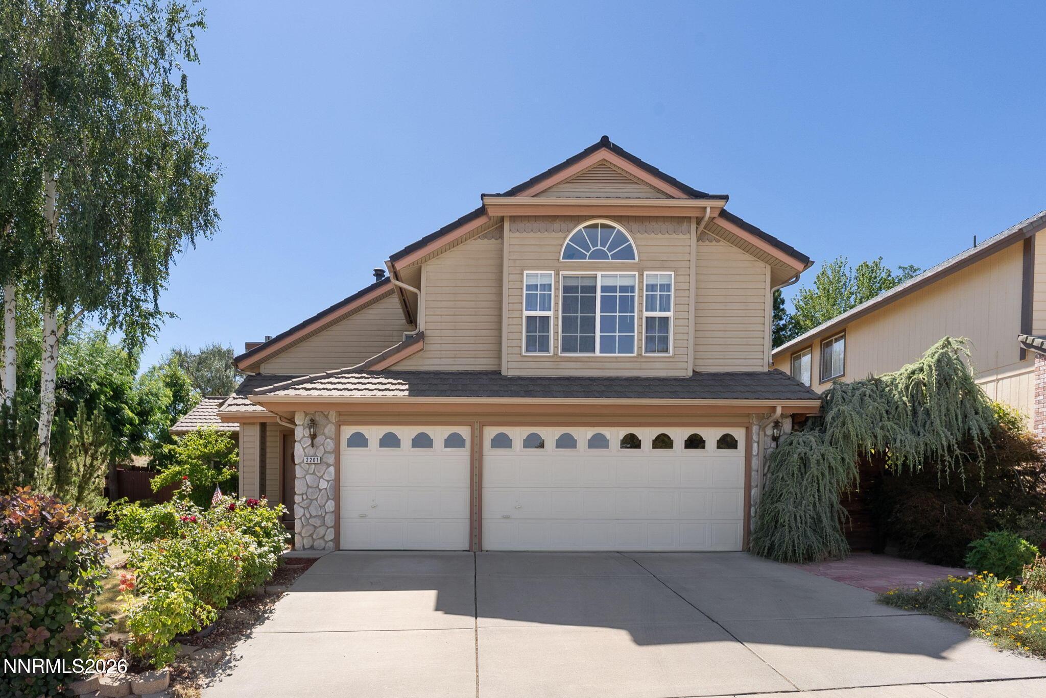 Image 1: 6-web-or-mls-2201 Almond Creek-7