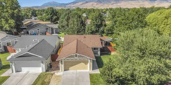Image 2: 9-web-or-mls-7553-water-view-wy