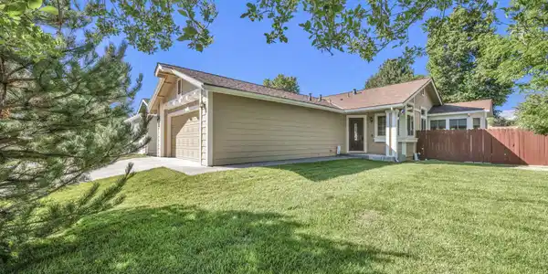 Image 3: 4-web-or-mls-7553-water-view-wy