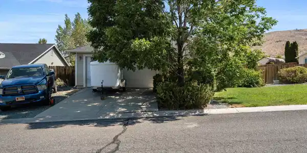 Image 2: 01-244 Walker St-100