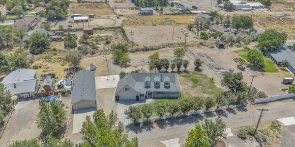 Image 2: 50-web-or-mls-1811-helman-dr