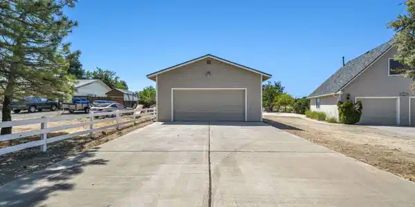 Image 3: 29-web-or-mls-1811-helman-dr
