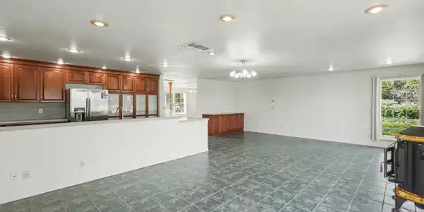 Image 3: 4