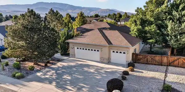 Image 3: 9-web-or-mls-DJI_20260826181030_0085_D