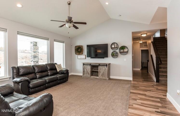 Image 4: Piolot Living Room