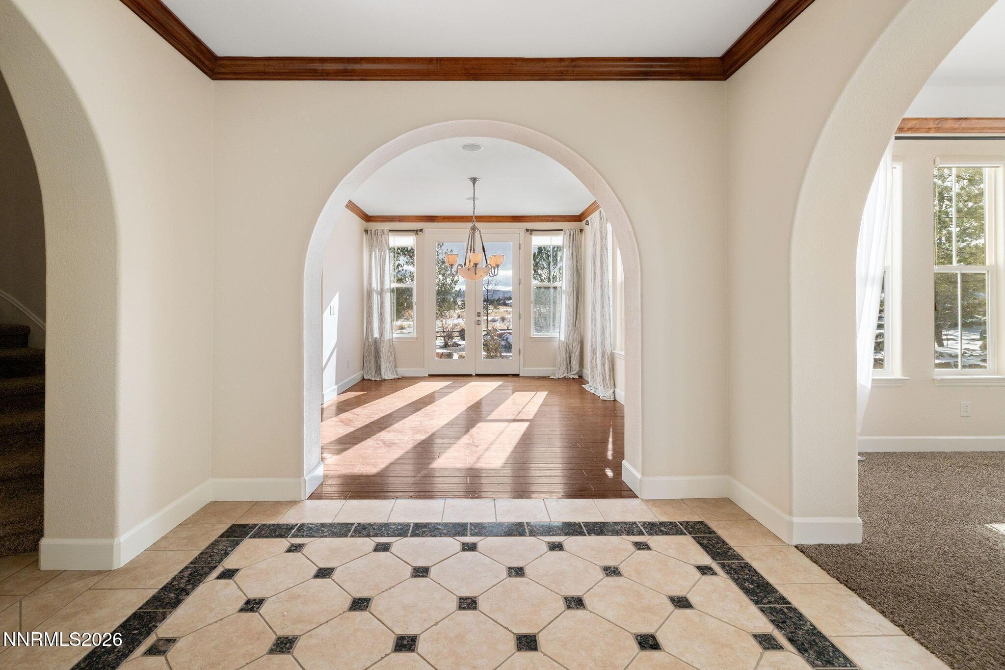 Image 4: 10-web-or-mls-2983 Roundrock Ct-2